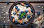 Oatmeal with blueberries